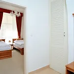 Boutique By Little King 3*