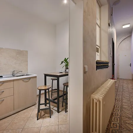 Aparthotel Boutique By Little King 3*