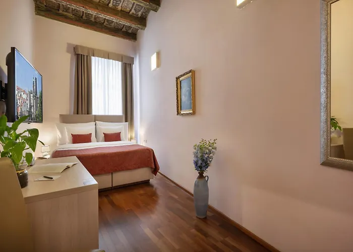 Boutique By Little King