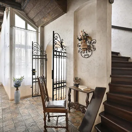 Boutique Residence By Little King Апарт-отель Прага