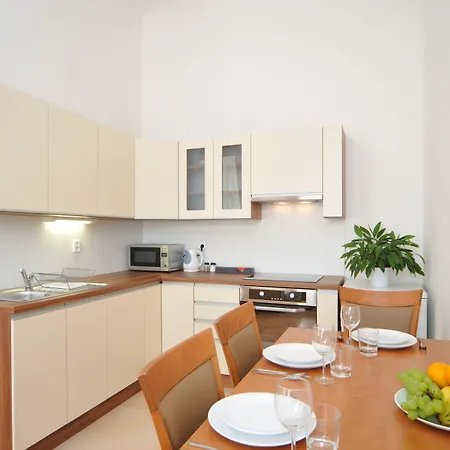 Boutique By Little King מלון דירות 3*